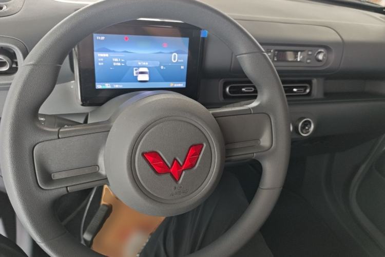 Used Wuling Zhiguang New Energy 2025 Model 305km Ambitious Edition Center Console