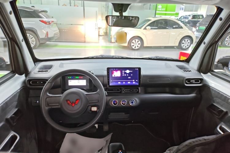 Used Wuling Zhiguang New Energy 2025 Standard Model Center Console