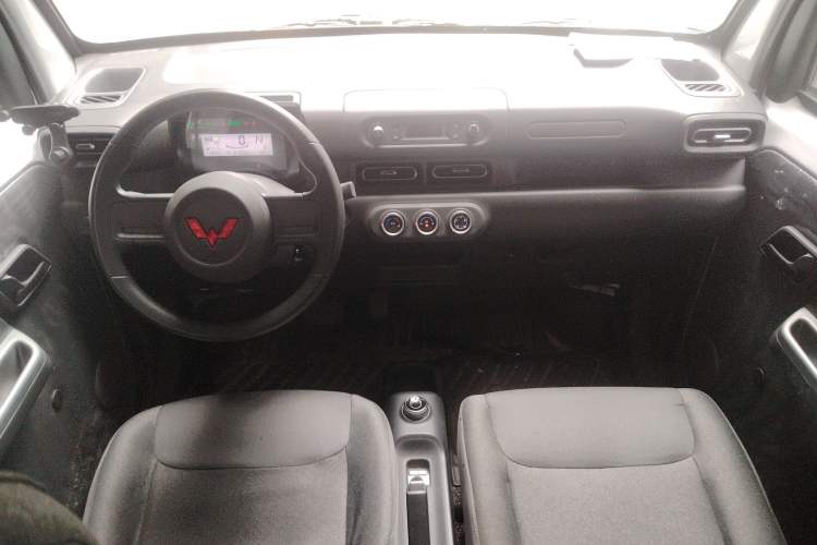 Used Wuling Zhiguang New Energy 2025 Comfort Model Center Console
