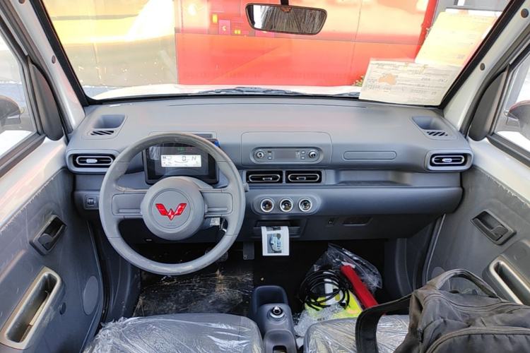 Used Wuling Zhiguang New Energy 2025 Comfort Model Center Console