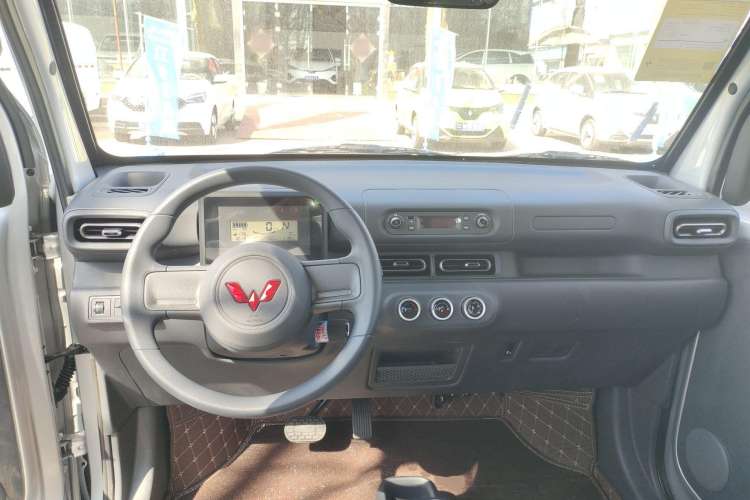 Used Wuling Zhiguang New Energy 2025 Comfort Model Center Console