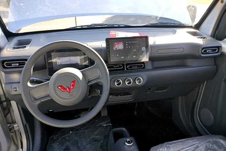 Used Wuling Zhiguang New Energy 2025 Comfort Model Center Console