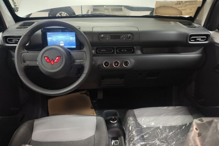 Used Wuling Zhiguang New Energy 2025 Model 305km Ambitious Edition Center Console