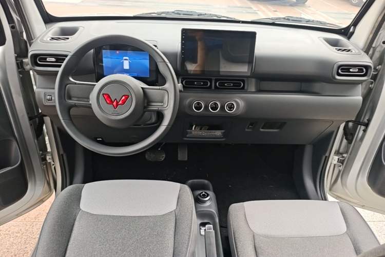 Used Wuling Zhiguang New Energy 2025 Model 305km Ambitious Edition Center Console