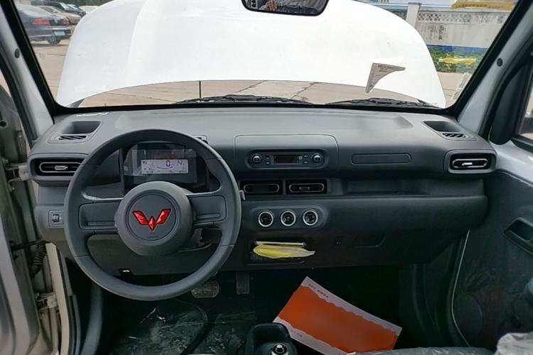 Used Wuling Zhiguang New Energy 2025 Comfort Model Center Console