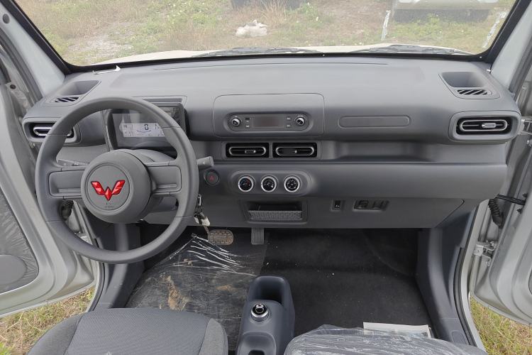 Used Wuling Zhiguang New Energy 2025 Comfort Model Center Console