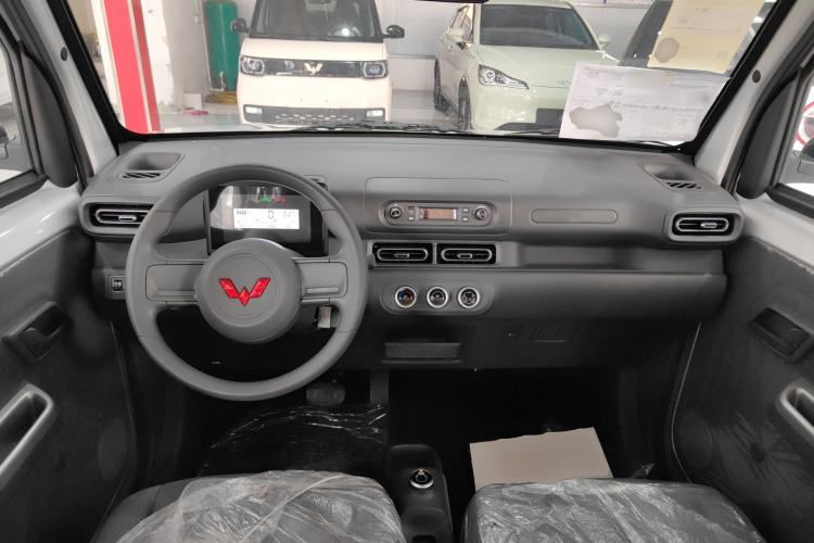 Used Wuling Zhiguang New Energy 2025 Comfort Model Center Console