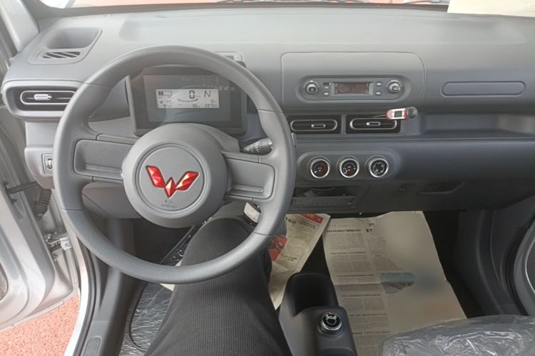 Used Wuling Zhiguang New Energy 2025 Comfort Model Center Console