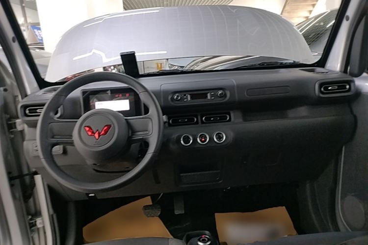 Used Wuling Zhiguang New Energy 2025 Comfort Model Center Console