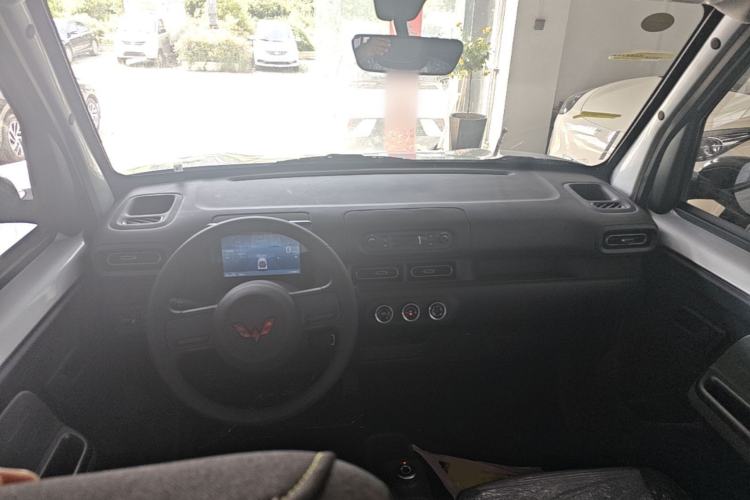 Used Wuling Zhiguang New Energy 2025 Model 305km Ambitious Edition Center Console
