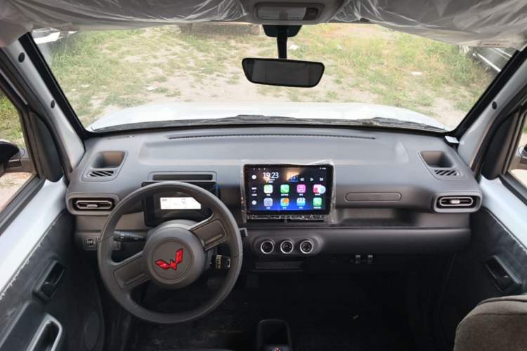 Used Wuling Zhiguang New Energy 2025 Comfort Model Center Console