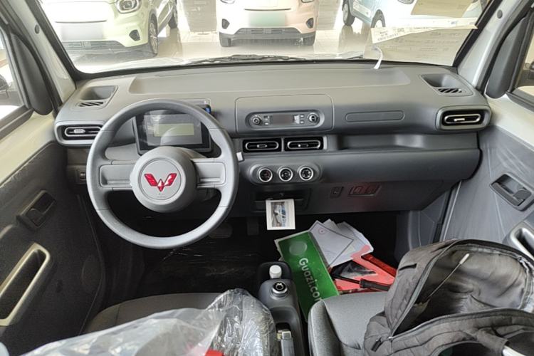 Used Wuling Zhiguang New Energy 2025 Standard Model Center Console