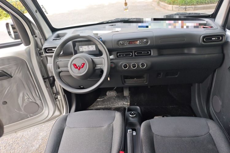 Used Wuling Zhiguang New Energy 2025 Standard Model Center Console