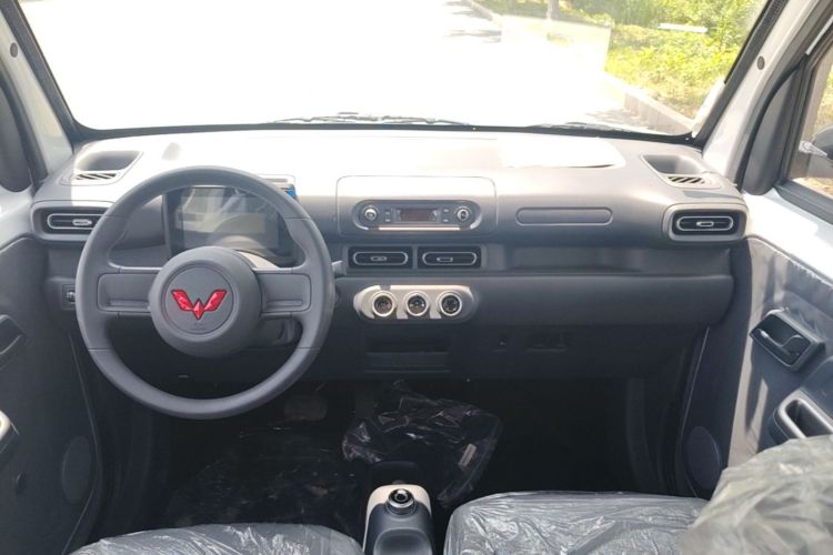 Used Wuling Zhiguang New Energy 2025 Standard Model Center Console