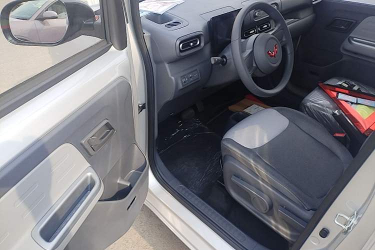 Used Wuling Zhiguang New Energy 2025 Model 305km Ambitious Edition Driver Seat