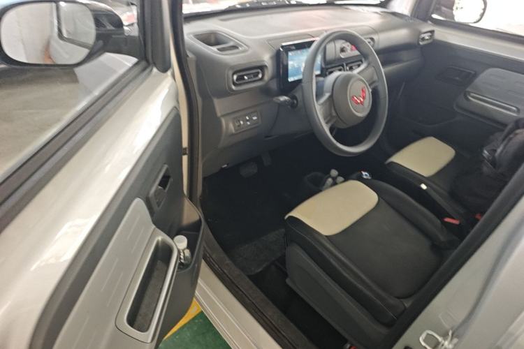 Used Wuling Zhiguang New Energy 2025 Model 305km Ambitious Edition Driver Seat