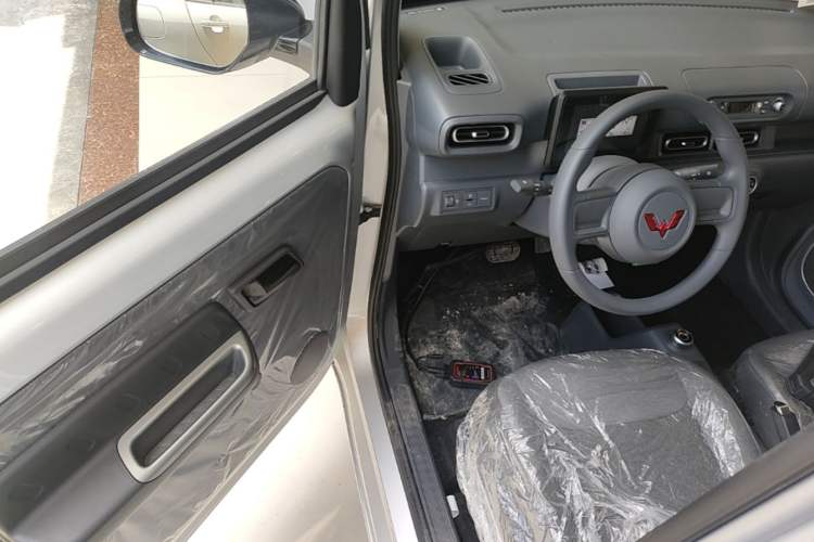 Used Wuling Zhiguang New Energy 2025 Standard Model Driver Seat