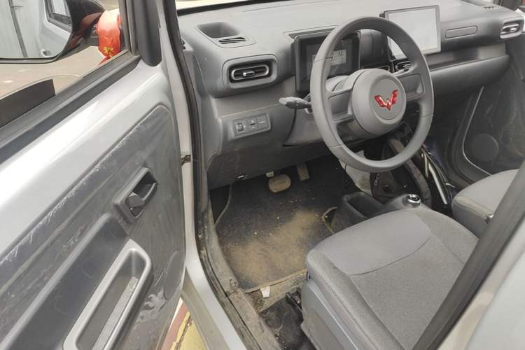 Used Wuling Zhiguang New Energy 2025 Standard Model Driver Seat