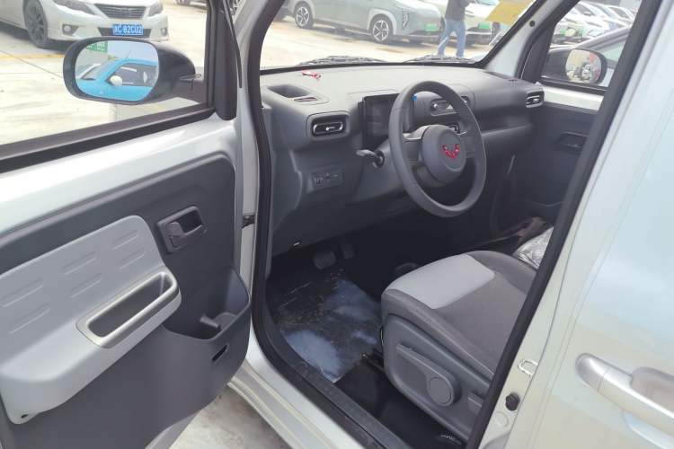 Used Wuling Zhiguang New Energy 2025 Model 305km Ambitious Edition Driver Seat