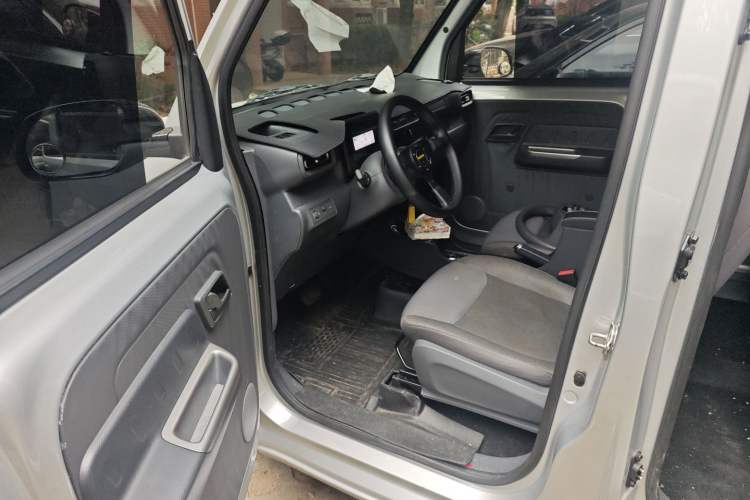 Used Wuling Zhiguang New Energy 2025 Standard Model Driver Seat