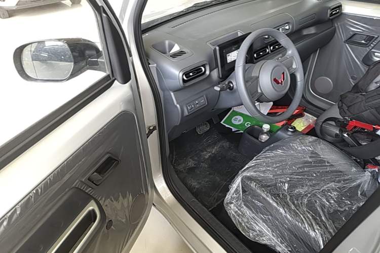 Used Wuling Zhiguang New Energy 2025 Standard Model Driver Seat