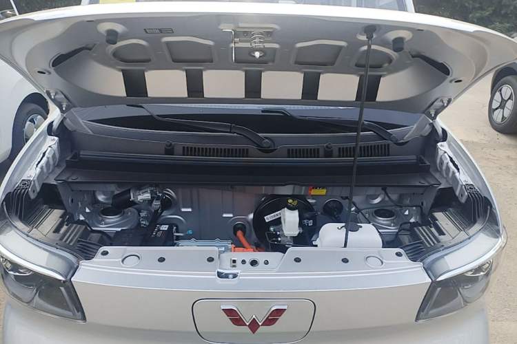 Used Wuling Zhiguang New Energy 2025 Model 305km Ambitious Edition Engine Bay