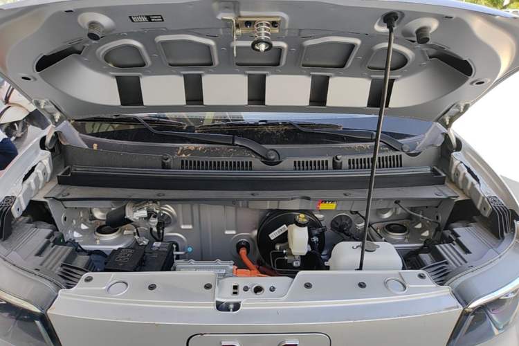 Used Wuling Zhiguang New Energy 2025 Comfort Model Engine Bay