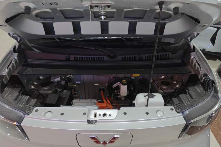 Used Wuling Zhiguang New Energy 2025 Model 305km Ambitious Edition Engine Bay