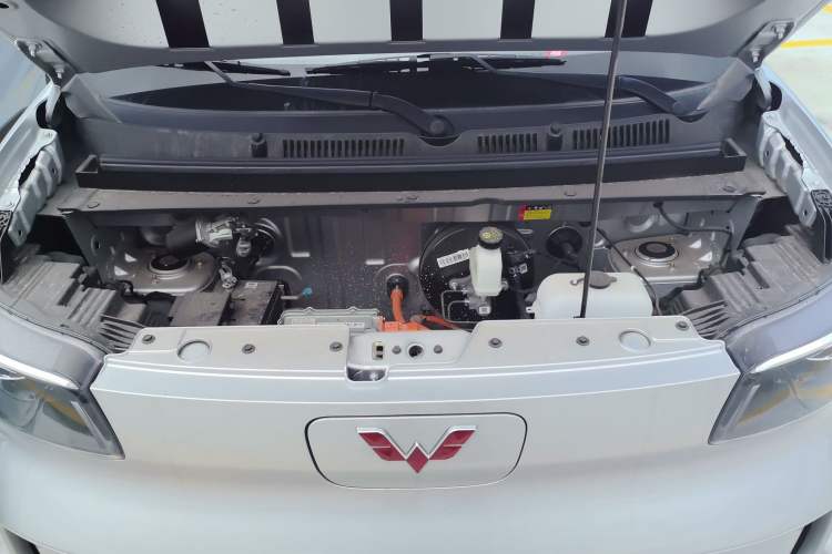 Used Wuling Zhiguang New Energy 2025 Model 305km Ambitious Edition Engine Bay