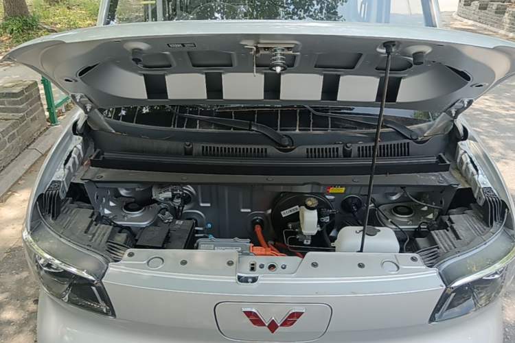 Used Wuling Zhiguang New Energy 2025 Model 305km Ambitious Edition Engine Bay