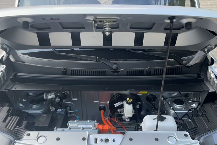Used Wuling Zhiguang New Energy 2025 Model 305km Ambitious Edition Engine Bay