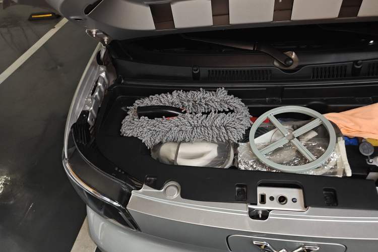 Used Wuling Zhiguang New Energy 2025 Comfort Model Engine Bay Right