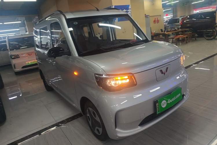 Used Wuling Zhiguang New Energy 2025 Comfort Model Exterior 1