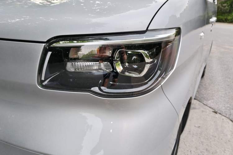 Used Wuling Zhiguang New Energy 2025 Model 305km Ambitious Edition Exterior 3