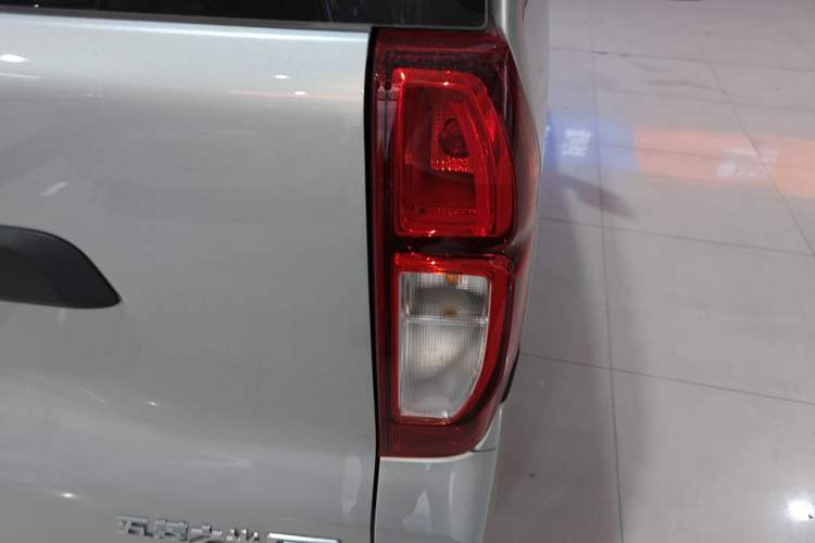 Used Wuling Zhiguang New Energy 2025 Model 305km Ambitious Edition Exterior 3