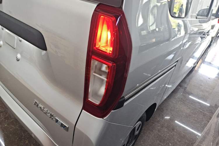 Used Wuling Zhiguang New Energy 2025 Comfort Model Exterior 3