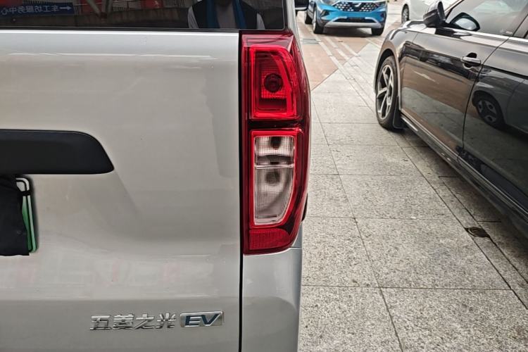 Used Wuling Zhiguang New Energy 2025 Model 305km Ambitious Edition Exterior 3