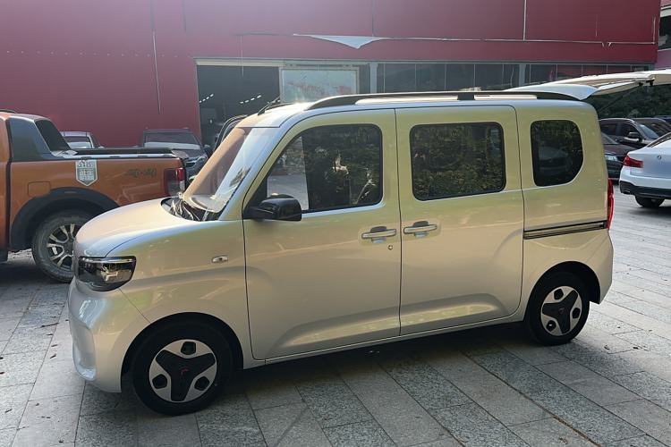 Used Wuling Zhiguang New Energy 2025 Model 305km Ambitious Edition Exterior 3