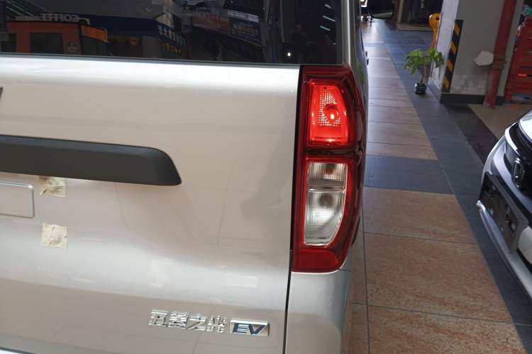 Used Wuling Zhiguang New Energy 2025 Comfort Model Exterior 6