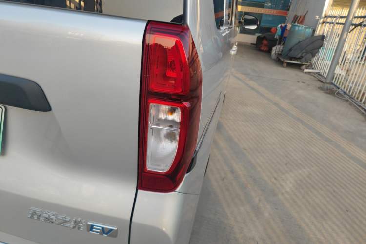 Used Wuling Zhiguang New Energy 2025 Model 305km Ambitious Edition Exterior 6