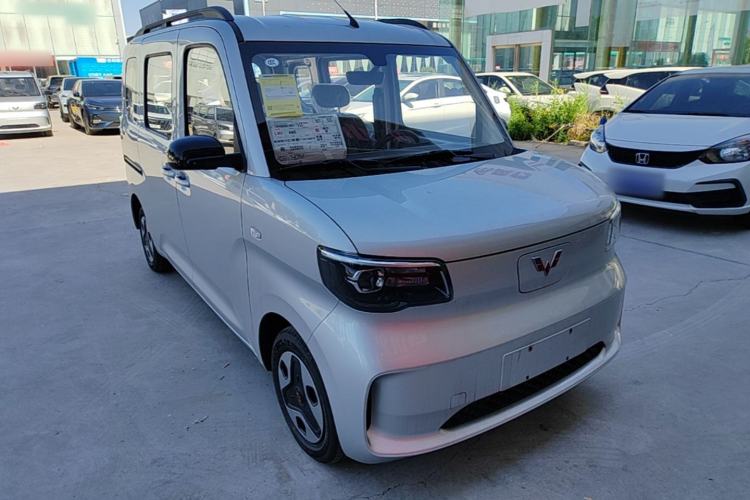 Used Wuling Zhiguang New Energy 2025 Comfort Model Front Right 45 Deg