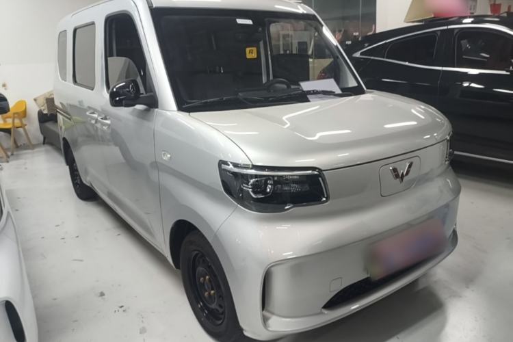 Used Wuling Zhiguang New Energy 2025 Standard Model Front Right 45 Deg