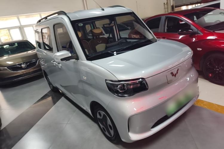 Used Wuling Zhiguang New Energy 2025 Comfort Model Front Right 45 Deg