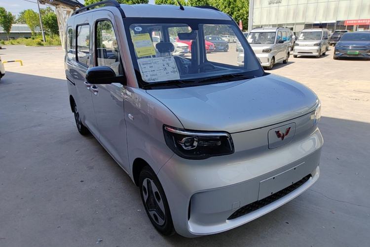 Used Wuling Zhiguang New Energy 2025 Comfort Model Front Right 45 Deg