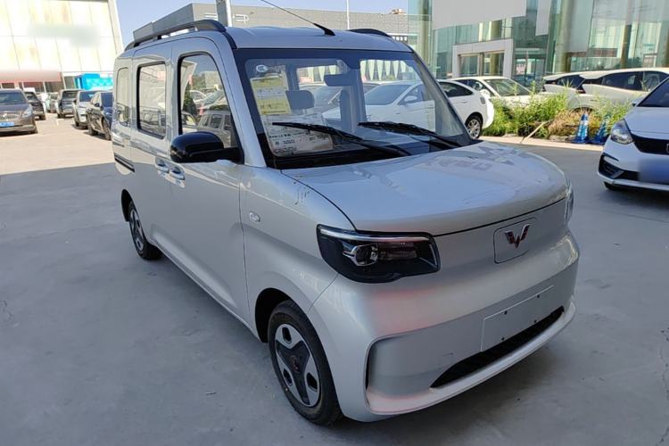 Used Wuling Zhiguang New Energy 2025 Comfort Model Front Right 45 Deg