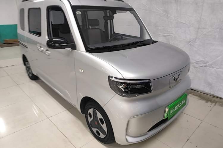 Used Wuling Zhiguang New Energy 2025 Model 305km Ambitious Edition Front Right 45 Deg