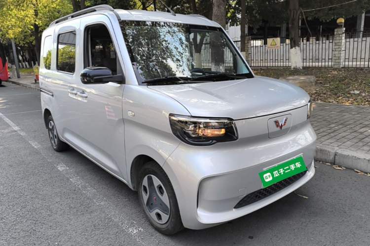 Used Wuling Zhiguang New Energy 2025 Comfort Model Front Right 45 Deg