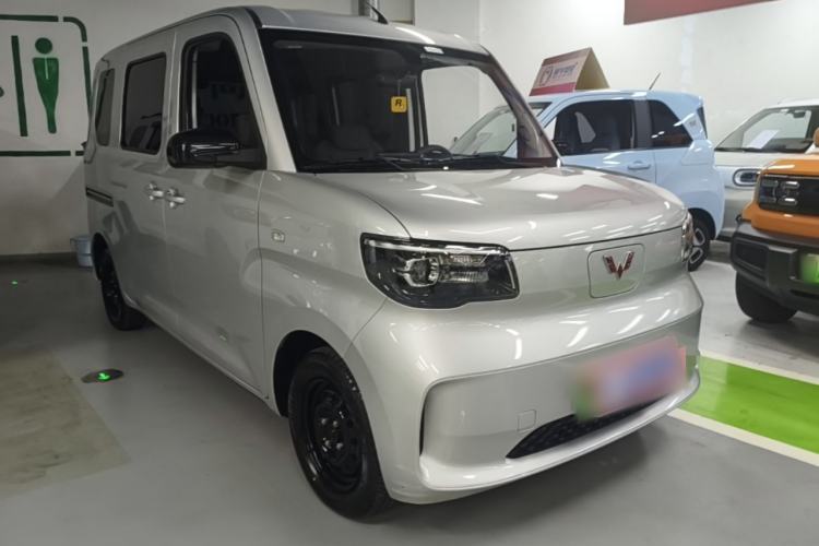 Used Wuling Zhiguang New Energy 2025 Standard Model Front Right 45 Deg