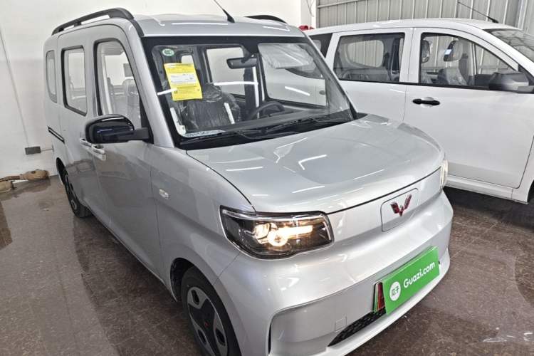 Used Wuling Zhiguang New Energy 2025 Comfort Model Front Right 45 Deg