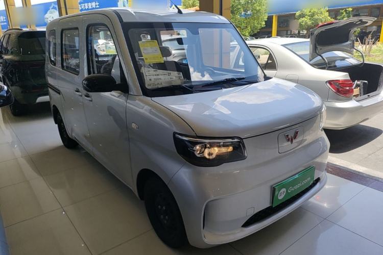 Used Wuling Zhiguang New Energy 2025 Standard Model Front Right 45 Deg